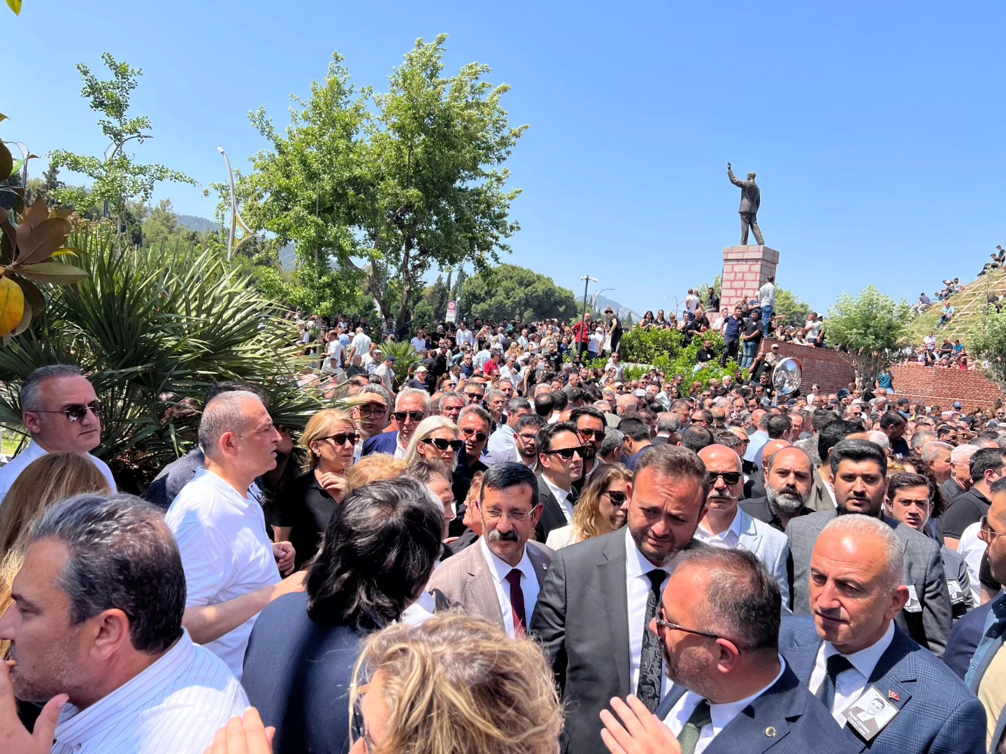 Çavuşoğlu'ndan duygu dolu veda 