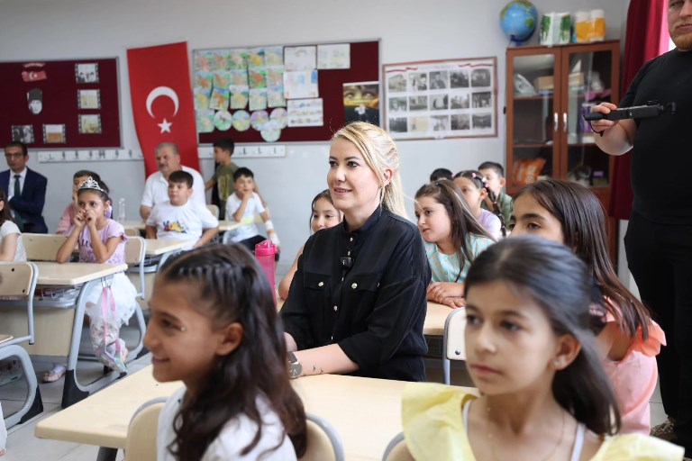 ŞENİZ DOĞAN SÖZ VERDİ, SATILMAYAN KURBANLIKLARI HALK ET İÇİN SATIN ALDI
