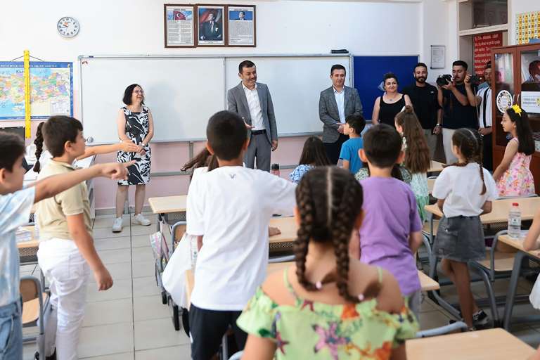 Başkan Çavuşoğlu ilk kepçeyi vurdu