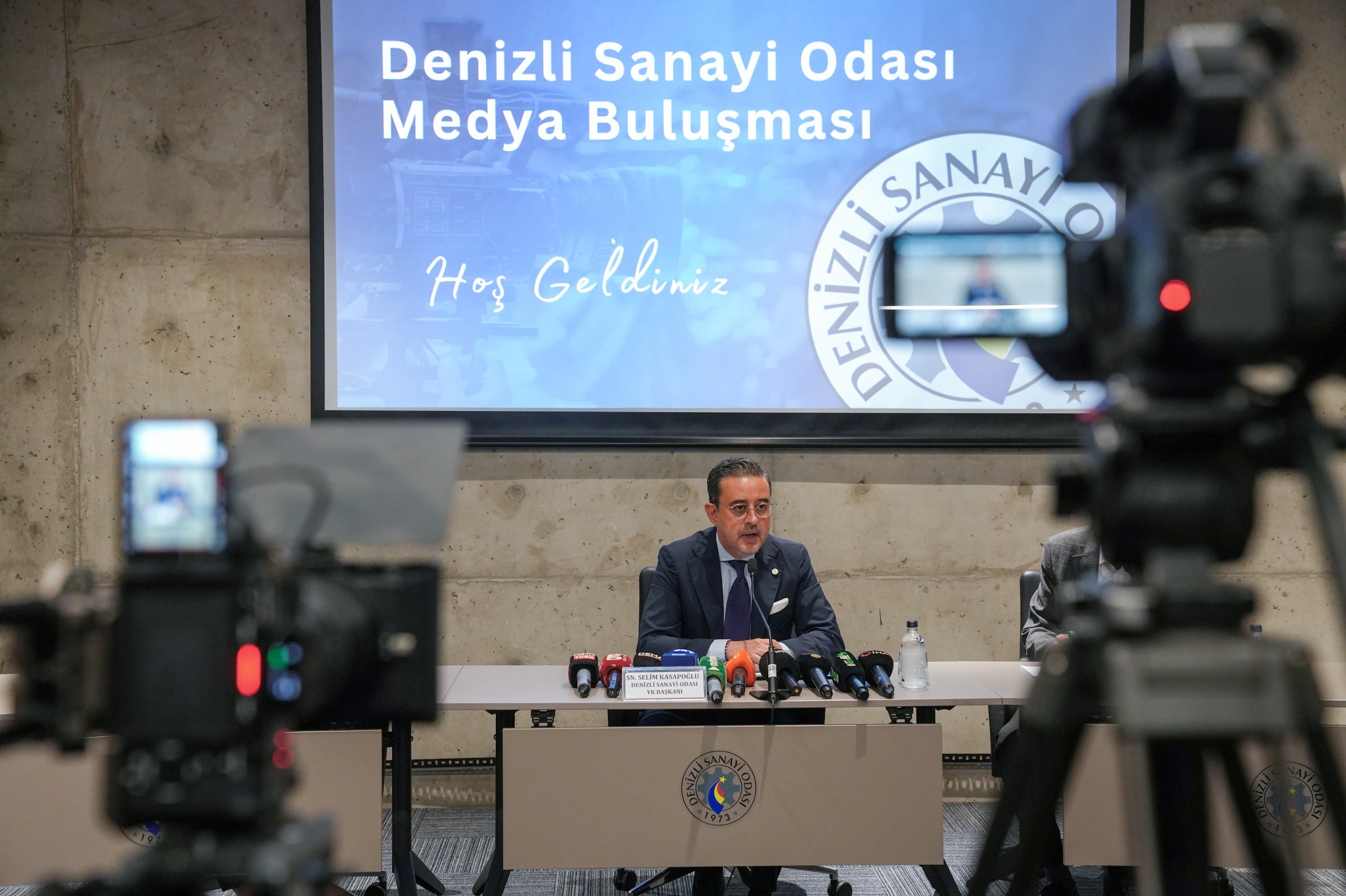 DENİZLİ BÜYÜKŞEHİR BELEDİYE BİNASI YIKILIYOR