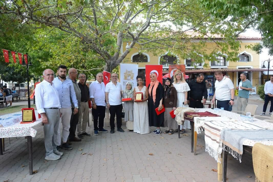 Buldan MYO Moda Tasarımı Programı Mezunu Öğrenciden Dokuma  Yarışmasında Derece Geldi