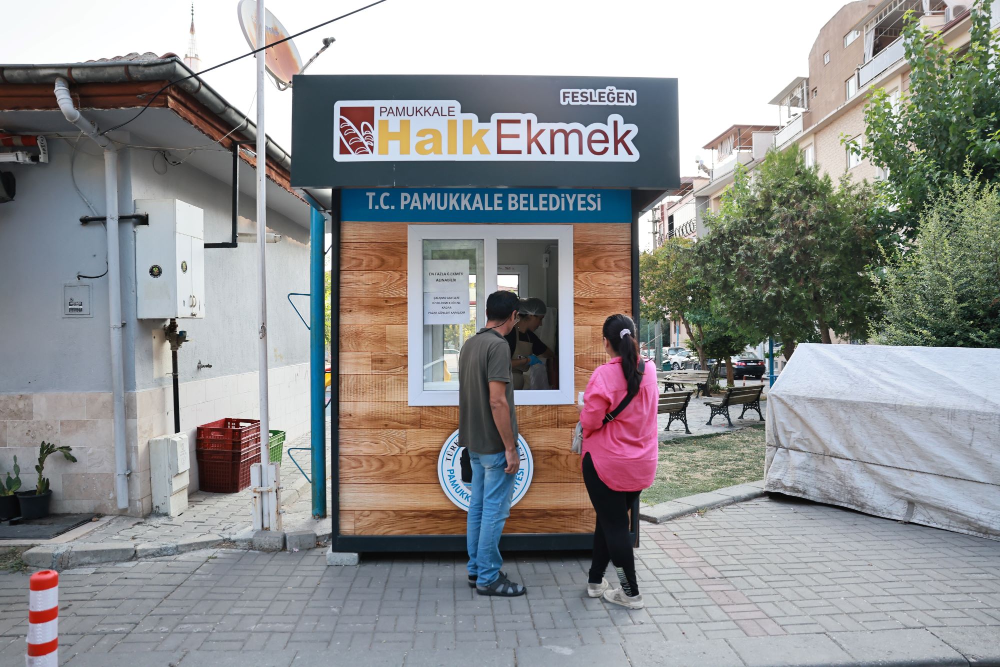  ilçe genelindeki 30 Halk Ekmek büfesinde taze simit satışını resmen başlattı.